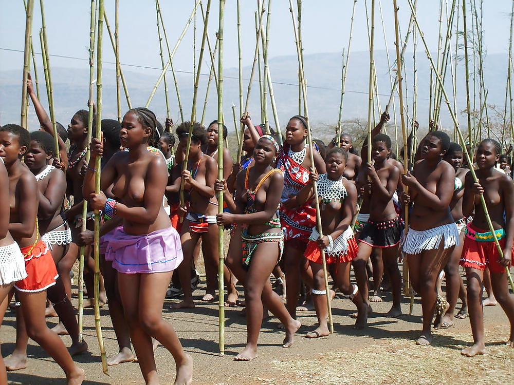 アフリカの部族 - 美しい女性のグループ
 #92696007