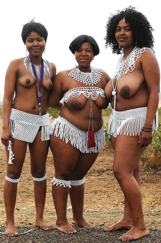 Tribù africane - gruppo di belle donne
 #92696011