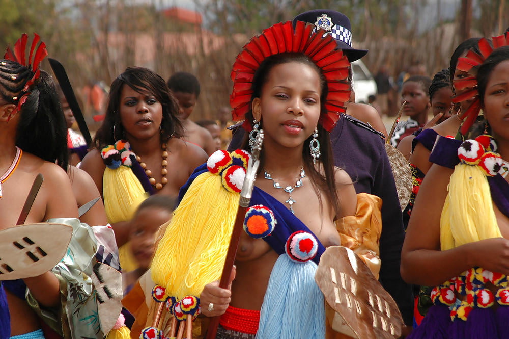 Afrikanische Stämme - Gruppe von schönen Frauen
 #92696013