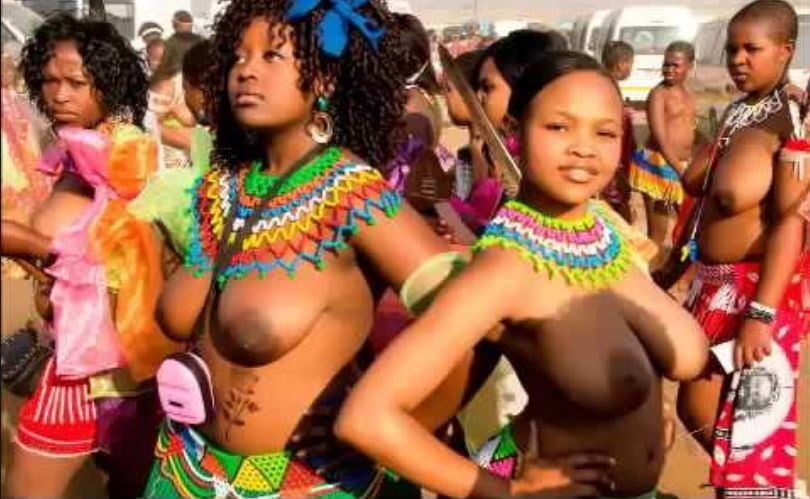 Tribù africane - gruppo di belle donne
 #92696025