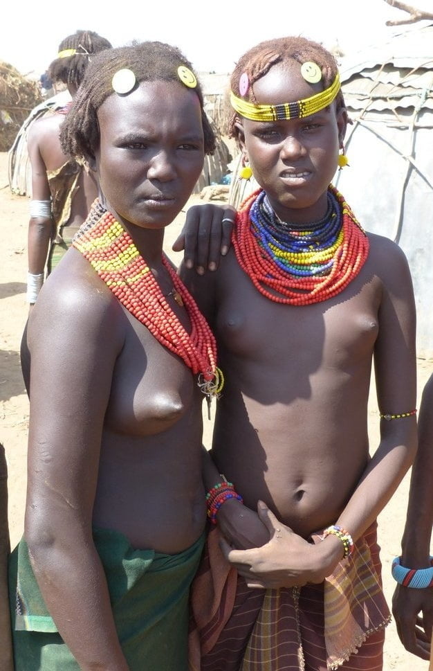 Tribus africaines - groupe de belles femmes
 #92696031