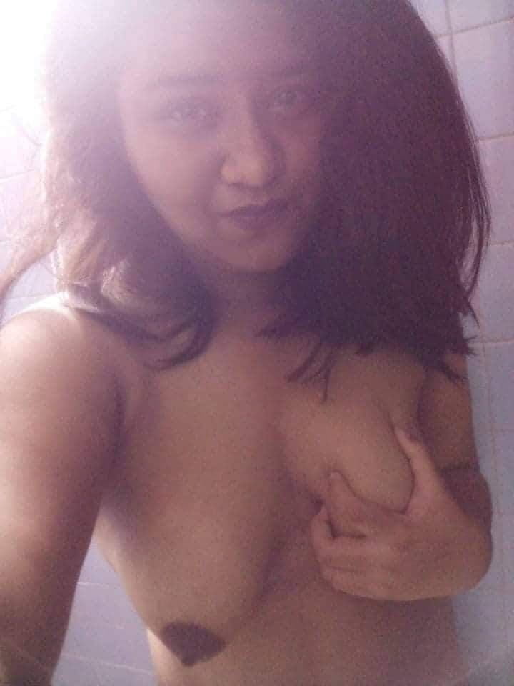 Bangladeshi sexy bhabi schickte mir einige Nacktbilder
 #81336225
