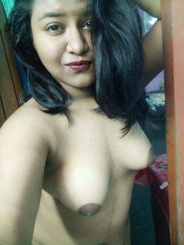 Bangladeshi sexy bhabi schickte mir einige Nacktbilder
 #81336228