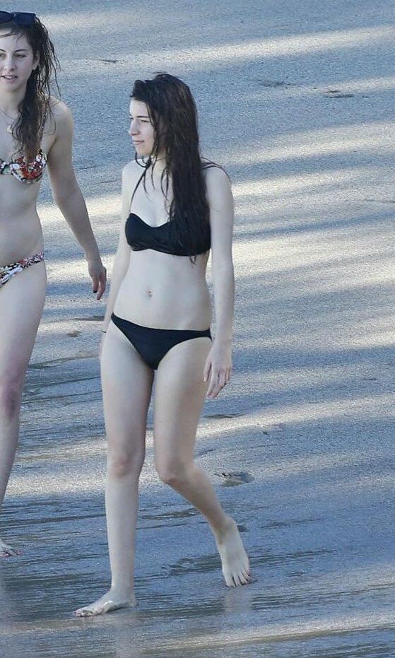 Danielle Haim nackt #108523968