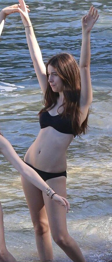 Danielle Haim nackt #108523969