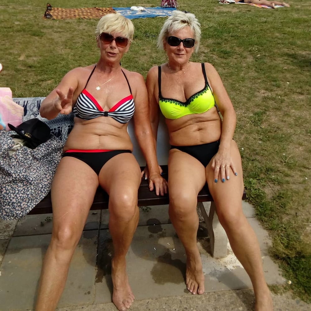 Reife Damen gekleidet aber sexy 65
 #94797722