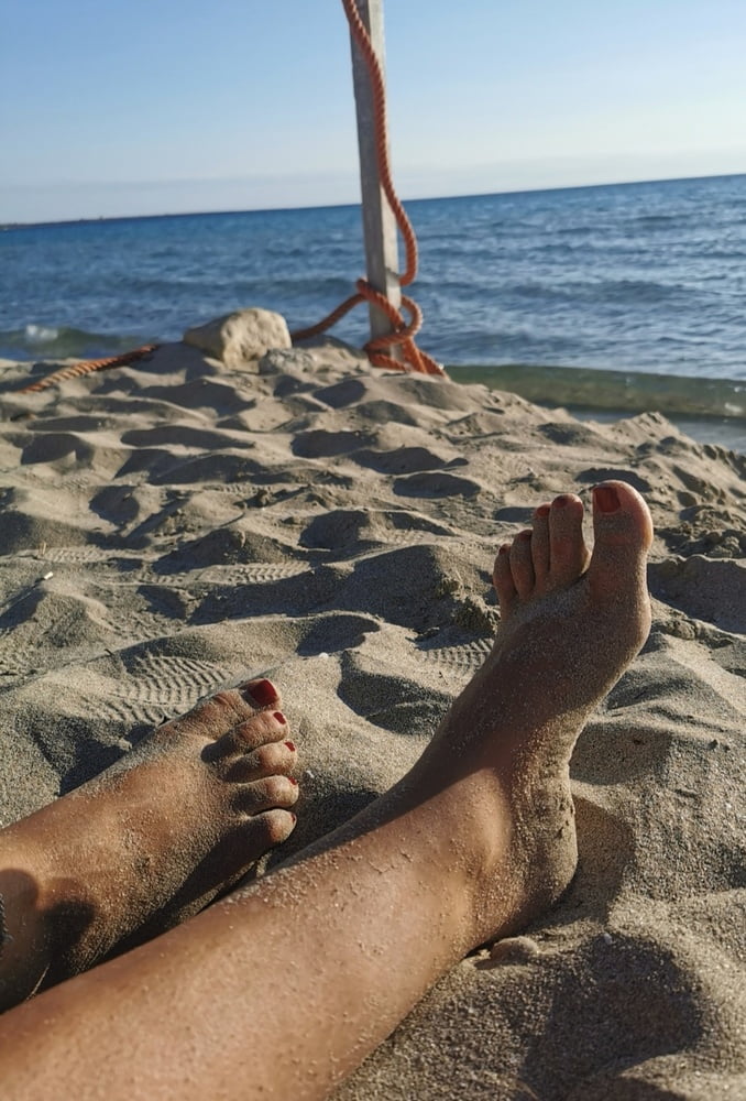 Sonntagnachmittag Füße am Strand
 #89816555