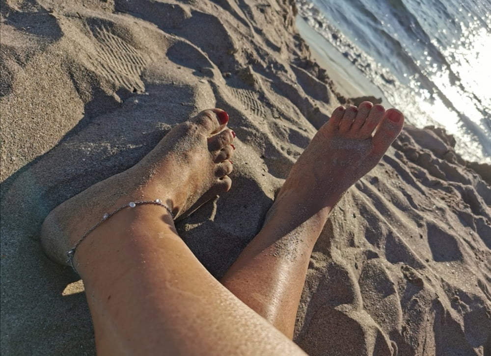 Sonntagnachmittag Füße am Strand
 #89816556