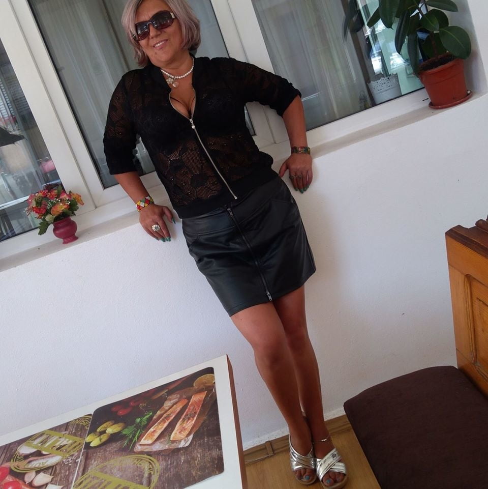 Rou rou rouian milfs 55 rou mom whore - ressemble à ma tante
 #96064218