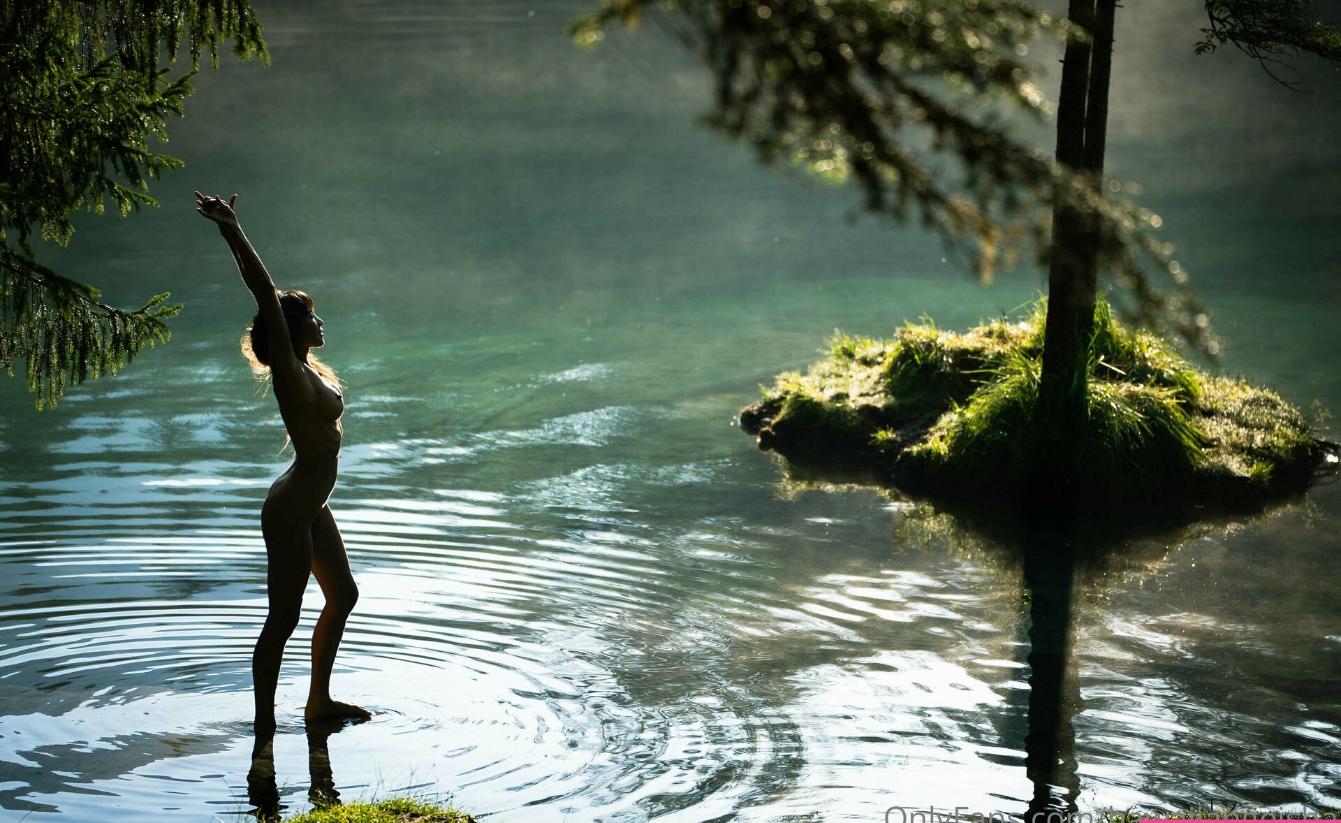 Alohakiara desnuda #108055380