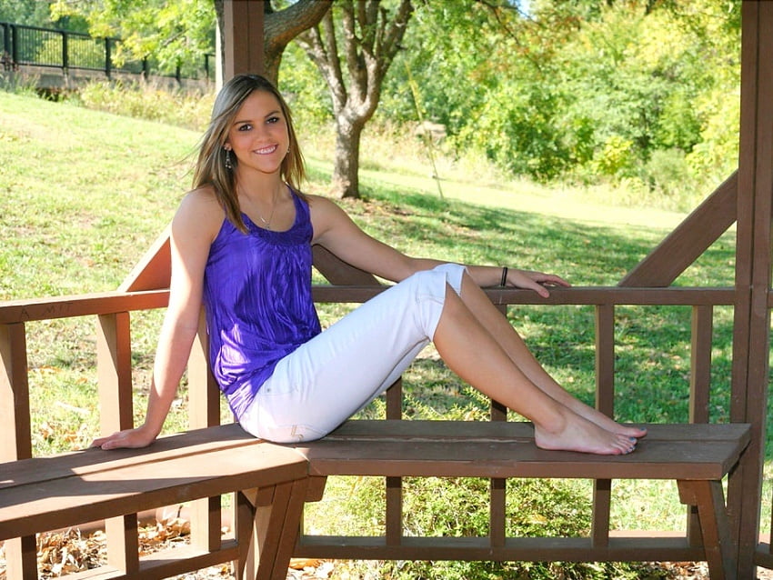 Chicas delgadas y esbeltas, 95 años.
 #81764656