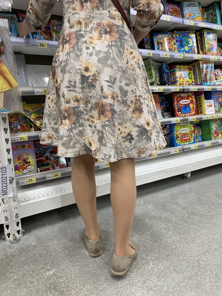 Upskirt in bookmall
 #97478083