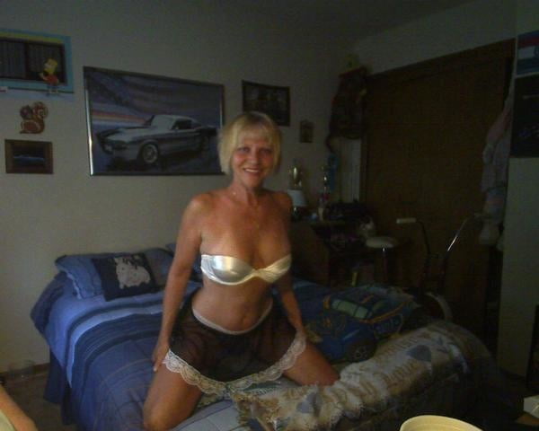 Mère âgée sexy
 #93967171